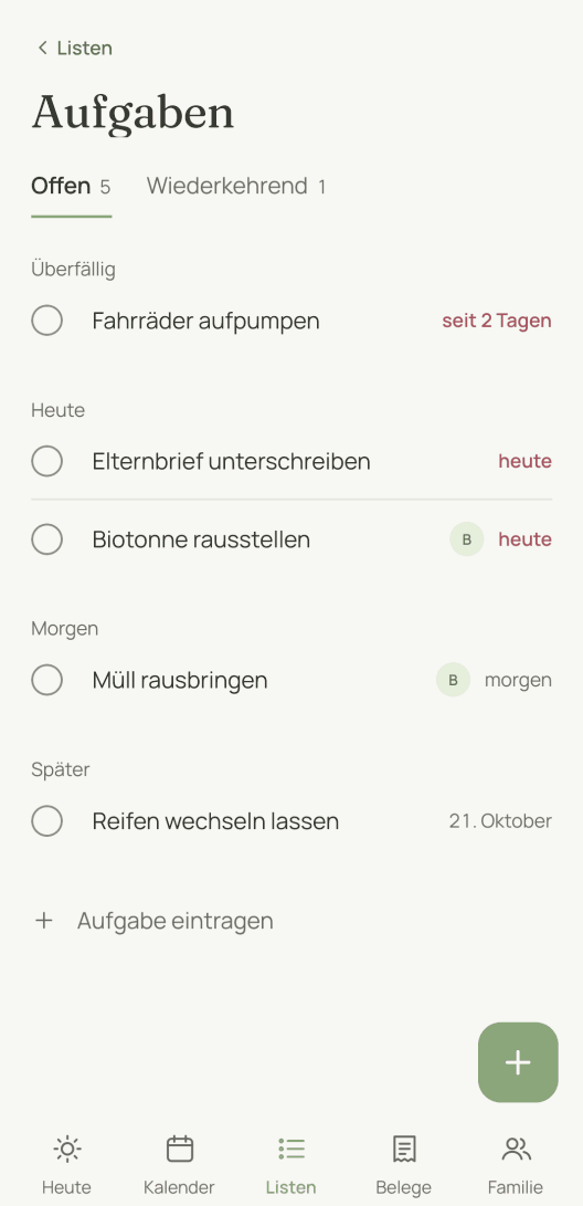 Die Aufgabenliste, oben umschaltbar zwischen „Offen“ und „Wiederkehrend“. Darunter stehen die Aufgaben nach Überfällig, Heute, Morgen und Später, und hinter zweien steht das Zeichen der Person, die dran ist.